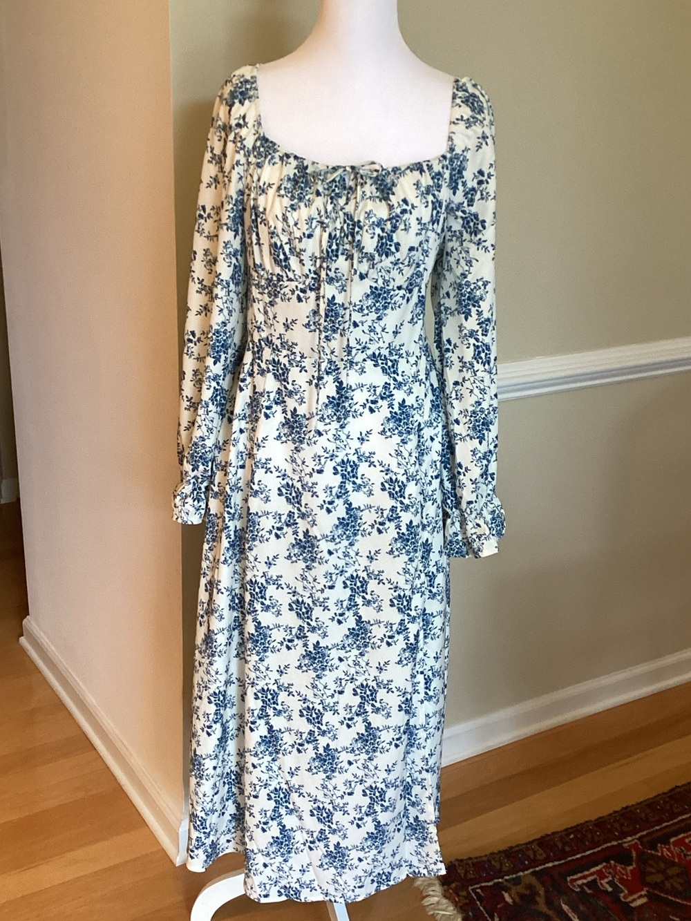 Source Unknown Blue Floral Long Sleeve Midi Dress